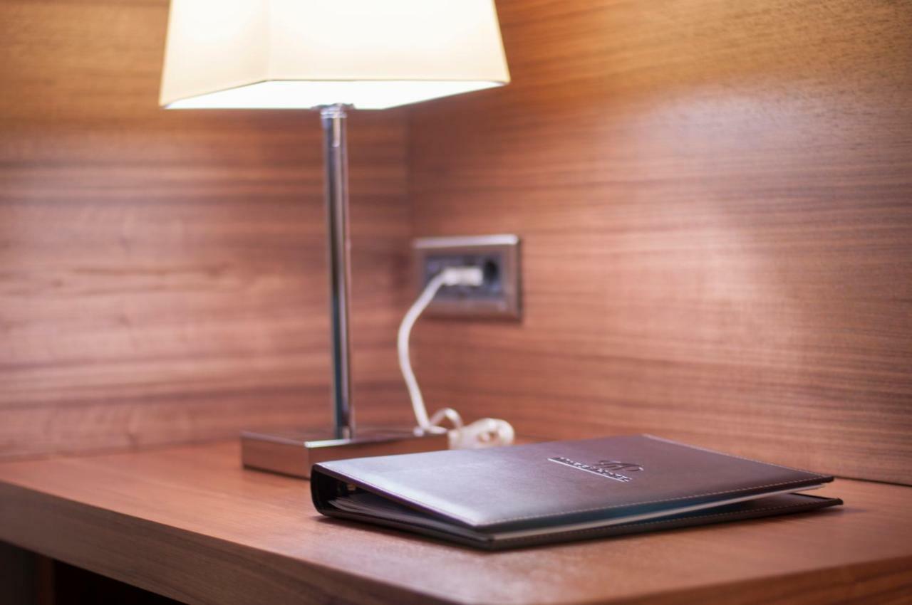 Margi Hotel Edirne Luaran gambar A lamp plugged into a wall socket